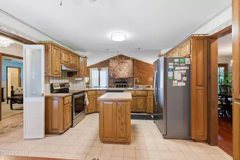 Kitchen - 2701 E Wickersham Road Joplin Mo 64801 Rd, Joplin, MO 64801 photo 3 of 4