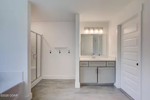 Bath - 338 E Greystone Square Webb City Mo 64870 Sq, Webb City, MO 64870 photo 1 of 6