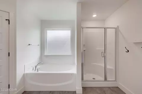 Bath - 338 E Greystone Square Webb City Mo 64870 Sq, Webb City, MO 64870 photo 2 of 6