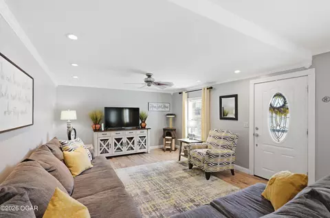 Living - 17529 Jayhawk Road Carthage Mo 64836 Rd, Carthage, MO 64836 photo 3 of 6