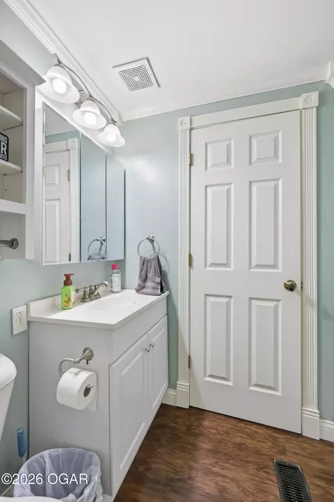 Bath - 17529 Jayhawk Road Carthage Mo 64836 Rd, Carthage, MO 64836 photo 5 of 7