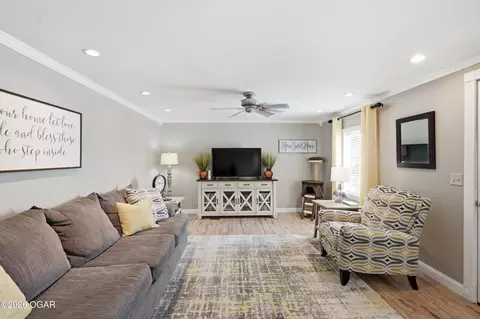 Living - 17529 Jayhawk Road Carthage Mo 64836 Rd, Carthage, MO 64836 photo 2 of 6