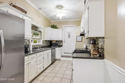 Kitchen - 17529 Jayhawk Road Carthage Mo 64836 Rd, Carthage, MO 64836 photo 1 of 6