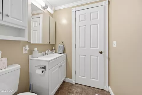 Bath - 17529 Jayhawk Road Carthage Mo 64836 Rd, Carthage, MO 64836 photo 2 of 7