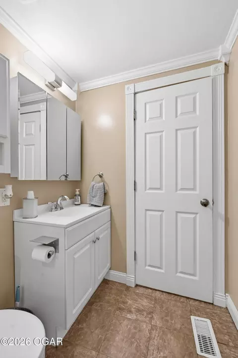 Bath - 17529 Jayhawk Road Carthage Mo 64836 Rd, Carthage, MO 64836 photo 3 of 7