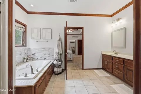 Bath - 604 Split Rail Drive Joplin Mo 64801 Dr, Joplin, MO 64801 photo 3 of 8