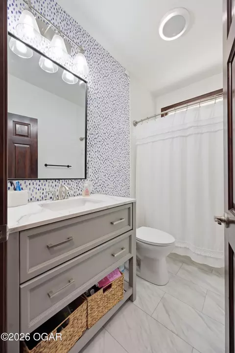 Bath - 604 Split Rail Drive Joplin Mo 64801 Dr, Joplin, MO 64801 photo 6 of 8