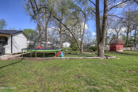 Exterior - 200 Maple Street Lamar Mo 64759 St, Lamar, MO 64759 photo 3 of 6
