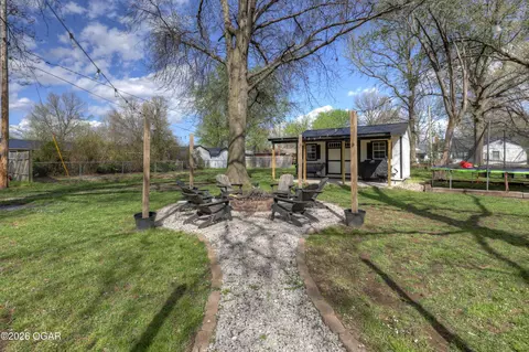 Exterior - 200 Maple Street Lamar Mo 64759 St, Lamar, MO 64759 photo 6 of 6