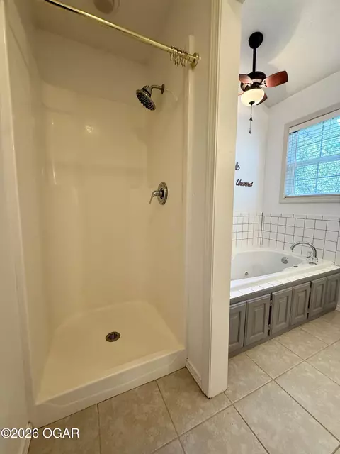 Bath - 219 Powell Drive Webb City Mo 64870 Dr, Webb City, MO 64870 photo 4 of 6