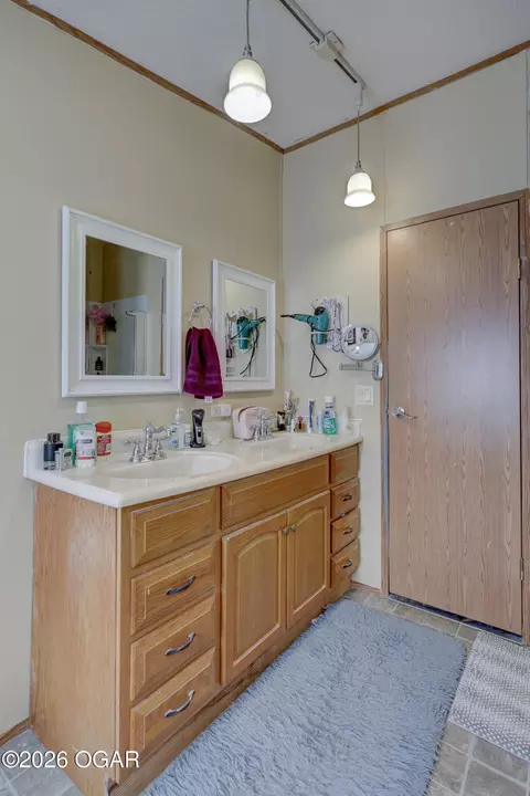 Bath - 1634 Morrison Loop Anderson Mo 64831 Loop, Anderson, MO 64831 photo 2 of 4