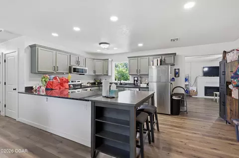 Kitchen - 1211 E 16th Street Lamar Mo 64759 St, Lamar, MO 64759 photo 2 of 3