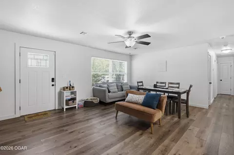 Entry Way - 1211 E 16th Street Lamar Mo 64759 St, Lamar, MO 64759 photo 1 of 1