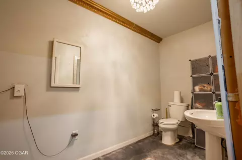 Bath - 1059 NE 100th Road Sheldon Mo 64784 Rd, Sheldon, MO 64784 photo 1 of 5