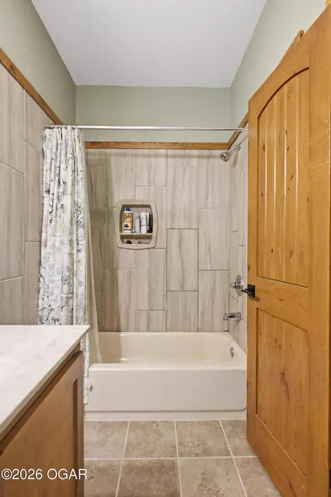 Bath - 8309 Nighthawk Road Neosho Mo 64850 Rd, Neosho, MO 64850 photo 7 of 9