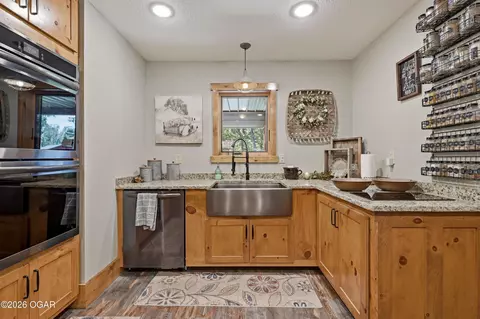 Kitchen - 8309 Nighthawk Road Neosho Mo 64850 Rd, Neosho, MO 64850 photo 6 of 7