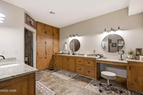 Bath - 8309 Nighthawk Road Neosho Mo 64850 Rd, Neosho, MO 64850 photo 2 of 9