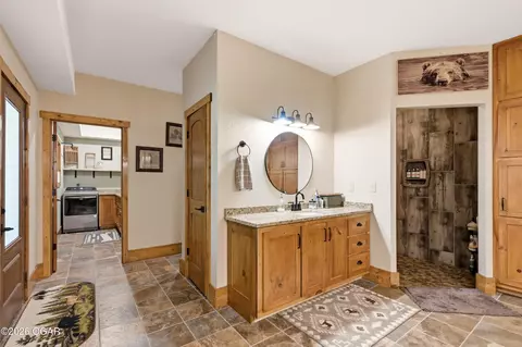 Bath - 8309 Nighthawk Road Neosho Mo 64850 Rd, Neosho, MO 64850 photo 3 of 9