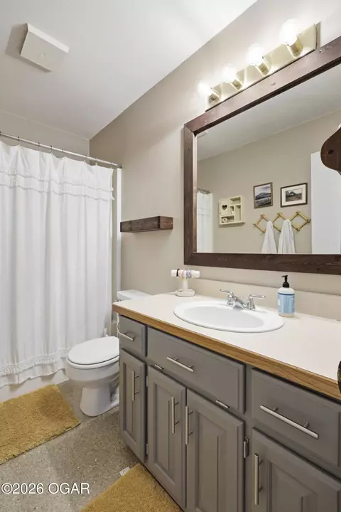 Bath - 406 W 14th Street Lamar Mo 64759 St, Lamar, MO 64759 photo 4 of 4
