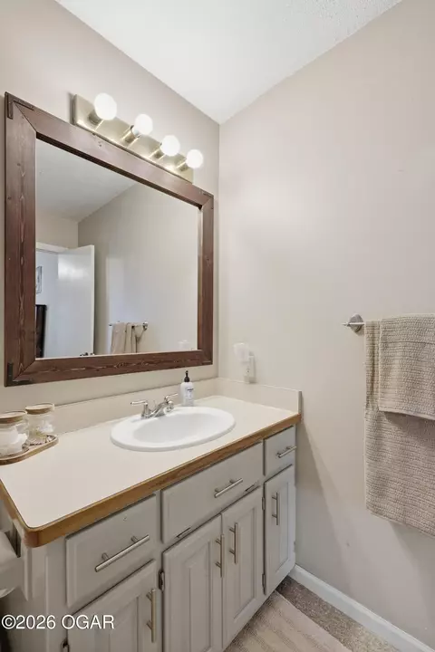 Bath - 406 W 14th Street Lamar Mo 64759 St, Lamar, MO 64759 photo 2 of 4