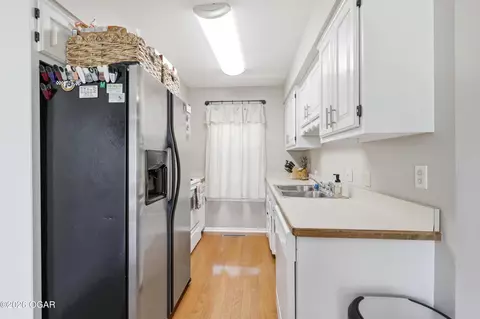 Kitchen - 406 W 14th Street Lamar Mo 64759 St, Lamar, MO 64759 photo 2 of 3