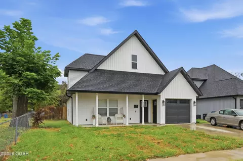 Exterior - 1122 S Sergeant Avenue Joplin Mo 64801 Ave, Joplin, MO 64801 photo 2 of 4