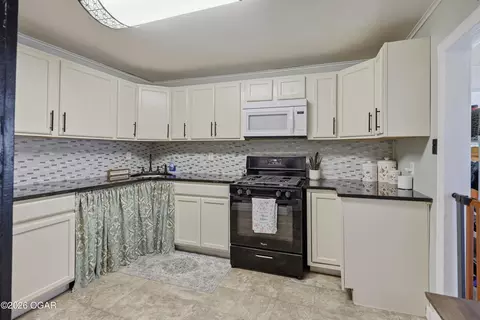Kitchen - 525 E Macon Street Carthage Mo 64836 St, Carthage, MO 64836 photo 1 of 3