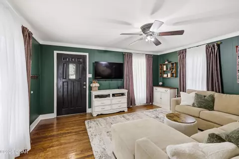 Living - 525 E Macon Street Carthage Mo 64836 St, Carthage, MO 64836 photo 2 of 2