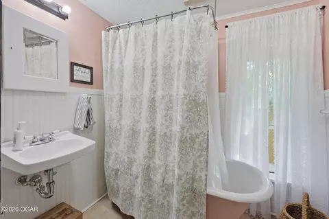 Bath - 525 E Macon Street Carthage Mo 64836 St, Carthage, MO 64836 photo 1 of 1