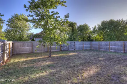 Exterior - 404 E Maple Street Diamond Mo 64840 St, Diamond, MO 64840 photo 5 of 5