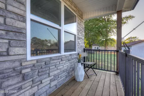 Exterior - 404 E Maple Street Diamond Mo 64840 St, Diamond, MO 64840 photo 3 of 5