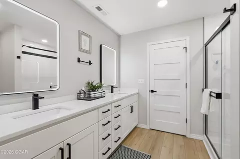 Bath - 404 E Maple Street Diamond Mo 64840 St, Diamond, MO 64840 photo 4 of 5