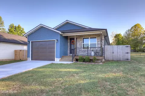 Exterior - 404 E Maple Street Diamond Mo 64840 St, Diamond, MO 64840 photo 2 of 5