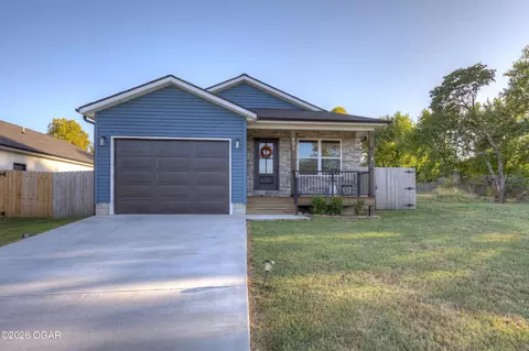 Exterior - 404 E Maple Street Diamond Mo 64840 St, Diamond, MO 64840 photo 4 of 5