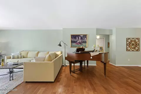 Living - 2615 E Melbourne Road Springfield Mo 65804 Rd, Springfield, MO 65804 photo 4 of 5