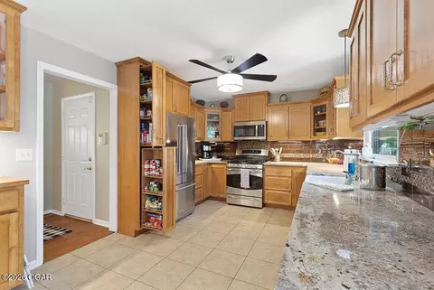 Kitchen - 2615 E Melbourne Road Springfield Mo 65804 Rd, Springfield, MO 65804 photo 2 of 2