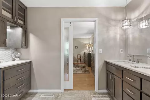Bath - 2615 E Melbourne Road Springfield Mo 65804 Rd, Springfield, MO 65804 photo 4 of 6