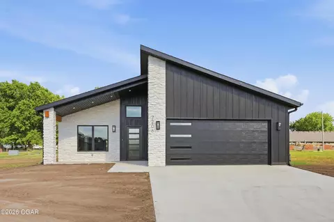 Exterior - 2206 Modern Avenue Carthage Mo 64836 Ave, Carthage, MO 64836 photo 2 of 2