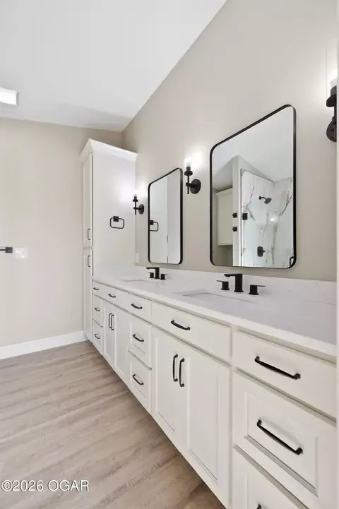 Bath - 2202 Modern Avenue Carthage Mo 64836 Ave, Carthage, MO 64836 photo 2 of 5
