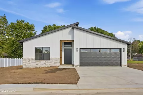 Exterior - 2202 Modern Avenue Carthage Mo 64836 Ave, Carthage, MO 64836 photo 1 of 1