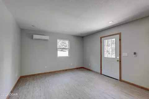 Living - 717 Benham Avenue Neosho Mo 64850 Ave, Neosho, MO 64850 photo 1 of 4