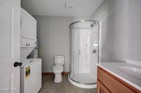 Bath - 717 Benham Avenue Neosho Mo 64850 Ave, Neosho, MO 64850 photo 2 of 4