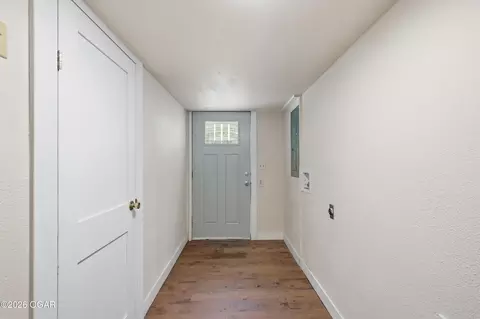 Entry Way - 1402 Poplar Street Lamar Mo 64759 St, Lamar, MO 64759 photo 3 of 3