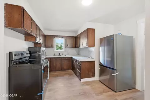 Kitchen - 1402 Poplar Street Lamar Mo 64759 St, Lamar, MO 64759 photo 1 of 2