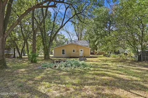 Exterior - 1402 Poplar Street Lamar Mo 64759 St, Lamar, MO 64759 photo 2 of 5