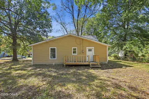 Exterior - 1402 Poplar Street Lamar Mo 64759 St, Lamar, MO 64759 photo 4 of 5