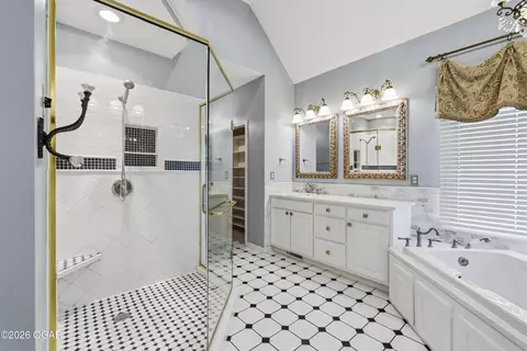 Bath - 2012 Beau Drive Carthage Mo 64836 Dr, Carthage, MO 64836 photo 3 of 16