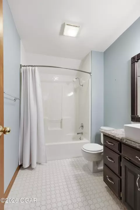 Bath - 2012 Beau Drive Carthage Mo 64836 Dr, Carthage, MO 64836 photo 10 of 16