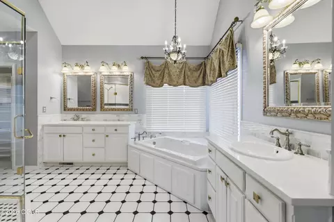 Bath - 2012 Beau Drive Carthage Mo 64836 Dr, Carthage, MO 64836 photo 2 of 16