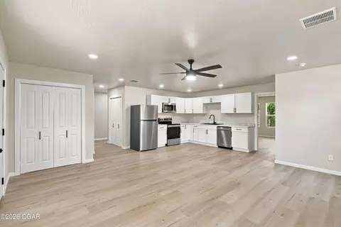 Living - 110 W Park Street Monett Mo 65708 St, Monett, MO 65708 photo 4 of 5